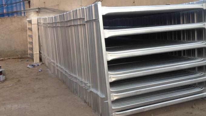 Livestock Horse / Cattle Corral Panels , Low Carbon Steel Metal Corral Fencing