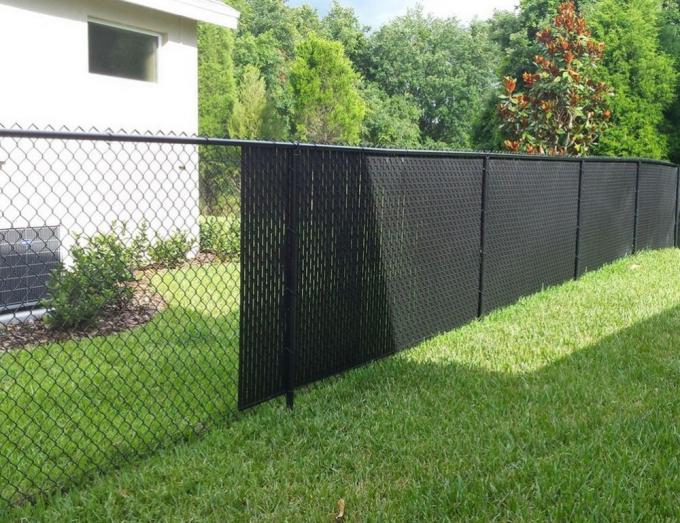 Low Carbon Steel Wire Chain Link Fence With PVC / HDPE Slats High Strength