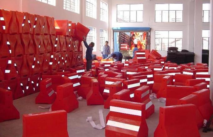 Red Water Filled Road Barriers 560*140*350*560mm 3kgs Weight 