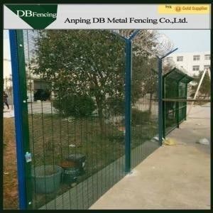 Security Carbon Steel Curved Wire Fence For Airports / Harbor And Living Sites